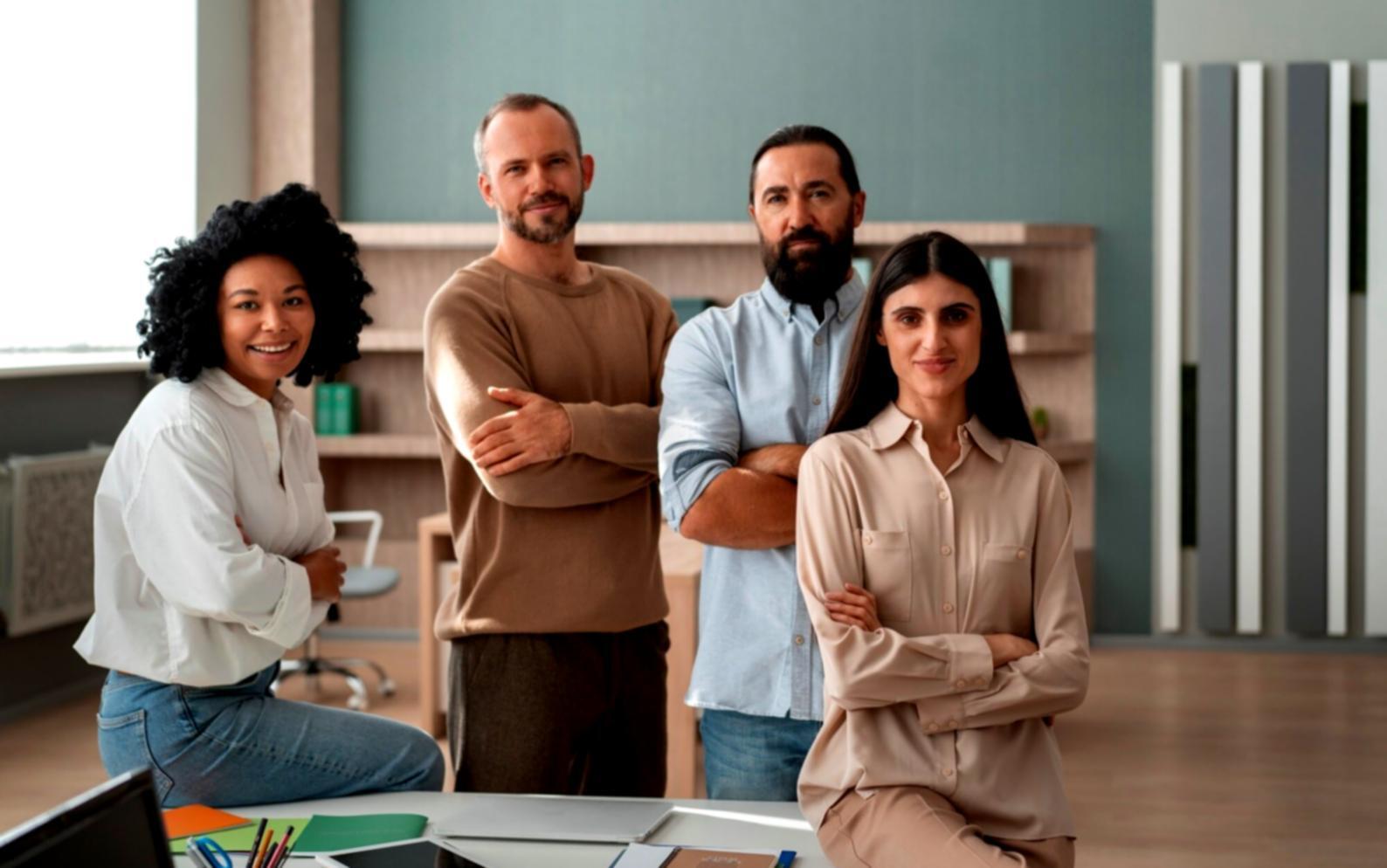 Konzentrierte Arbeitsatmosphäre mit fokussierten Teilnehmern